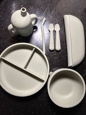 Lalo first bites full kit-6pc silicone dinnerware set.